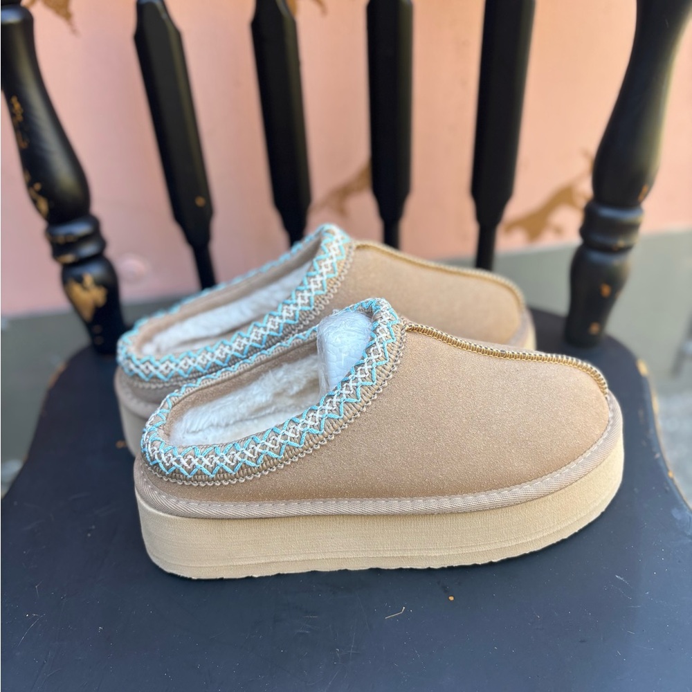 Cozy Tan Platform Slippers with Blue Trim - Picture 5 of 6